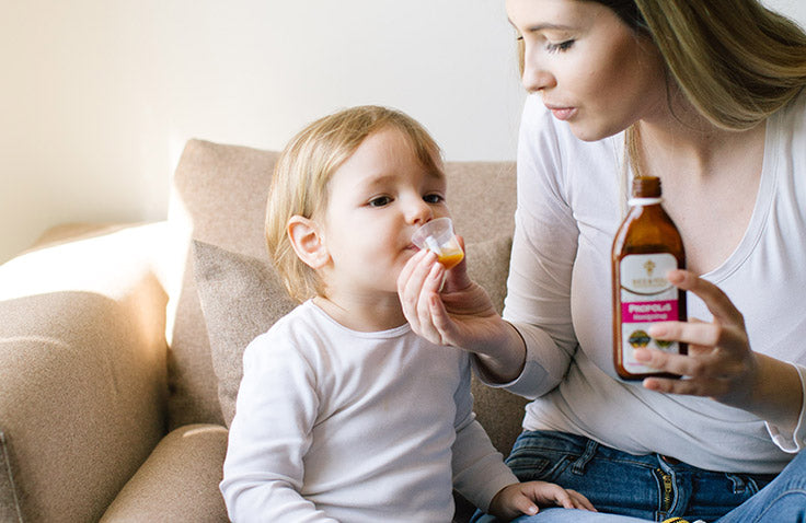 Propolis für Kinder: Wie soll die richtige Dosierung und Anwendung sein?